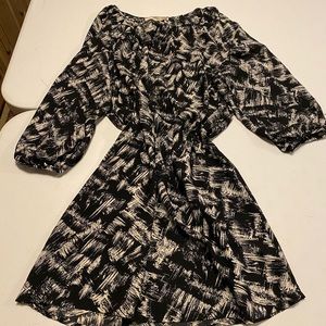 Black and white tunic dress